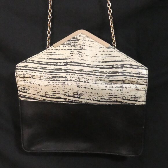 ALDO | 7 x 1.5 x 11 inches | Chain Handle Clutch Purse - Picture 9 of 12